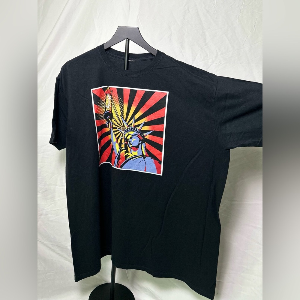 Black Graphic T-Shirt with Statue of Liberty Design